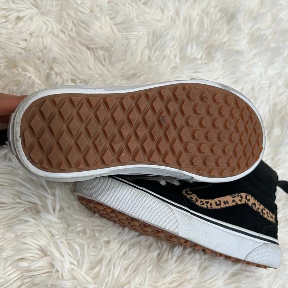 Converse kids‎ hi top sneakers size 2.5